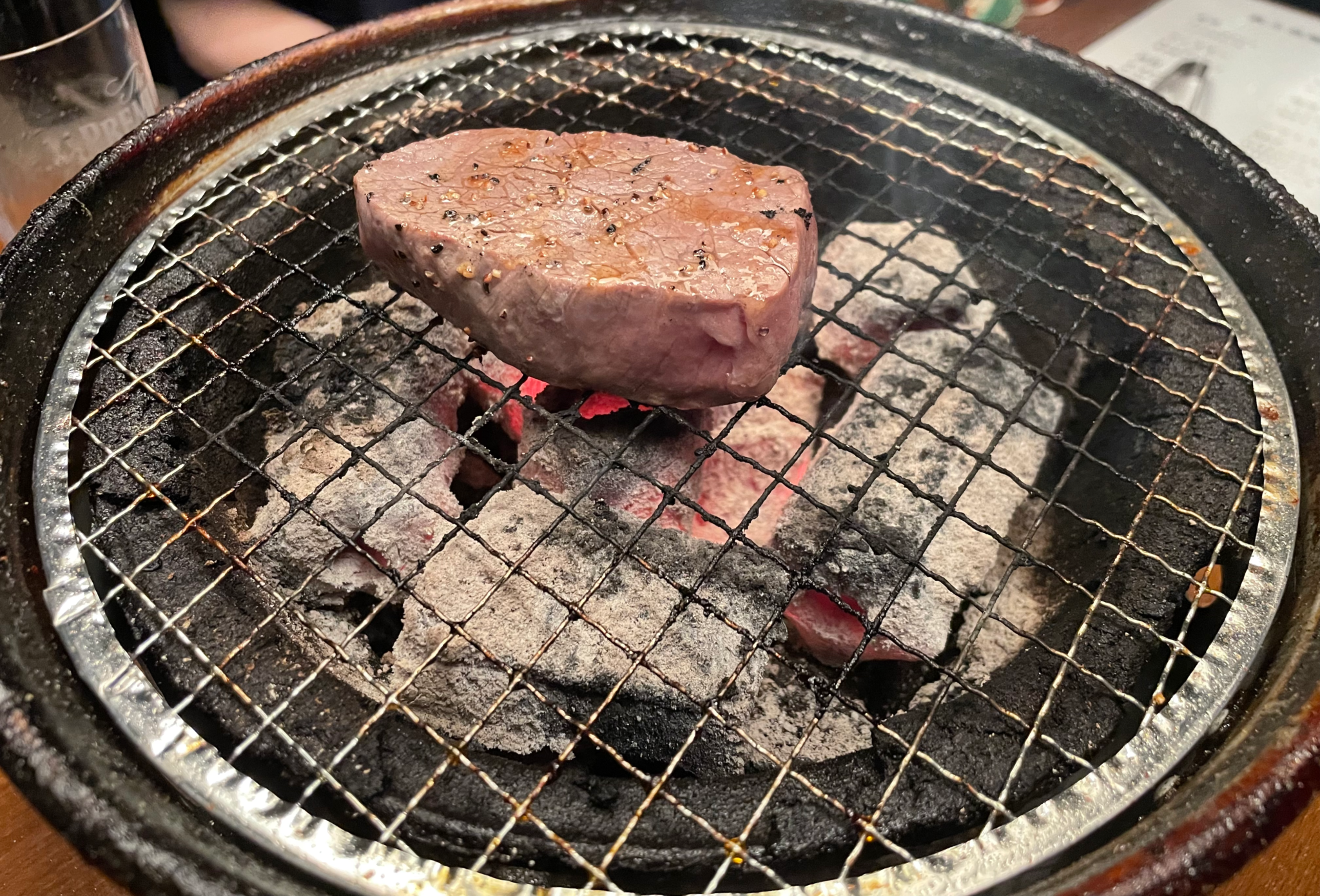 黒毛和牛ランプの塊肉の炭火焼き